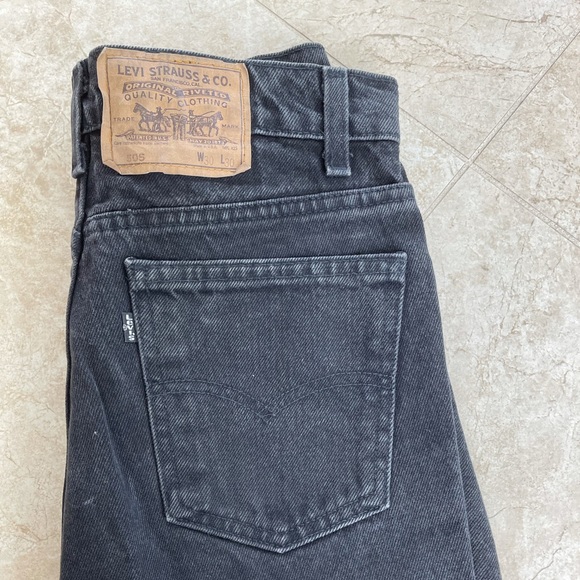 Levi’s black jean shorts 505 - Picture 3 of 3